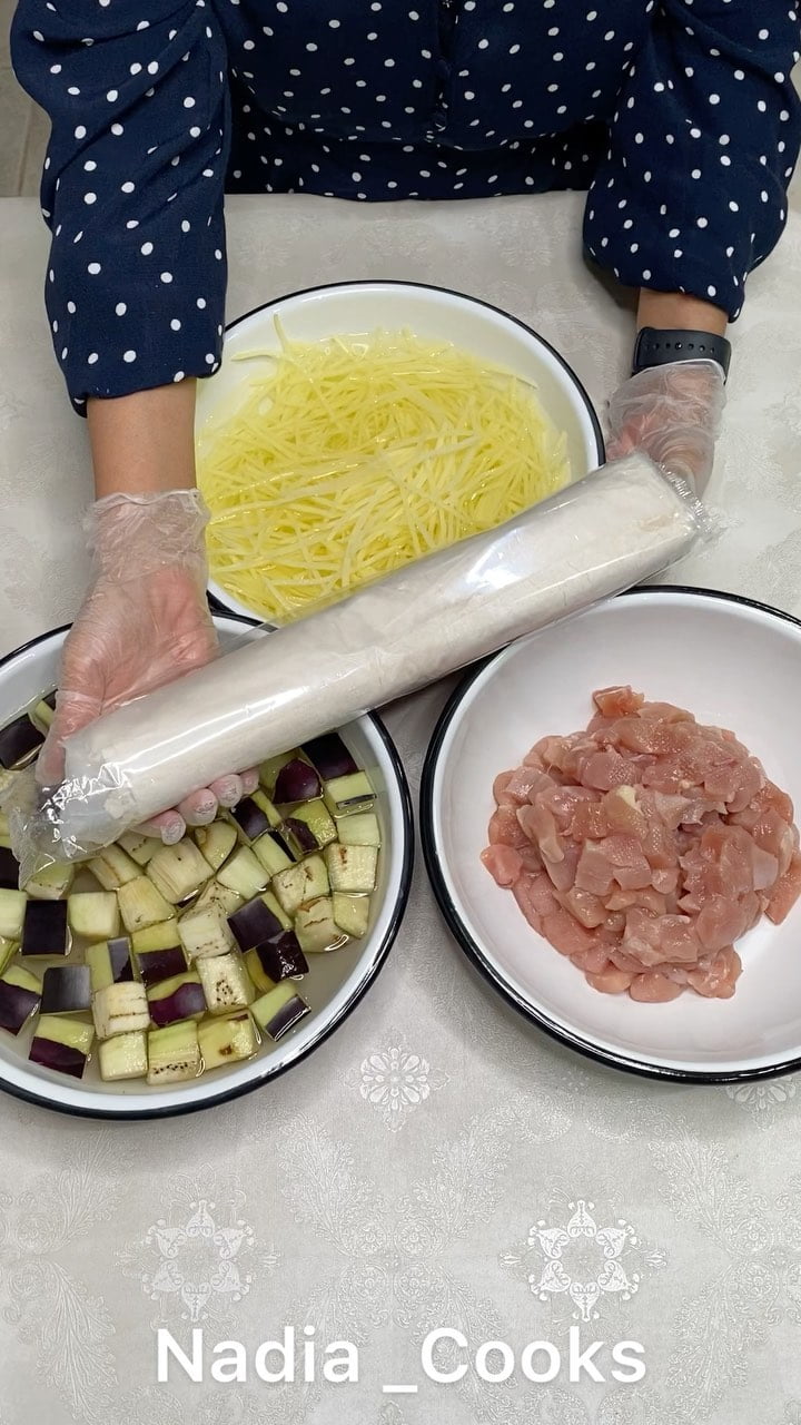 اول شي سنابي  Nadia _Cookss
..
طبعا اليوم اول يوم ادخل المطبخ من بعد عمليتي .
ال