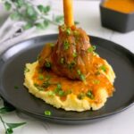 موزات غنم بالفرن مع الصوص