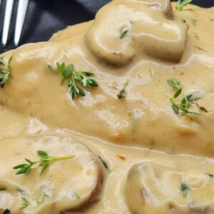 دجاج مع كريمة بالفطر