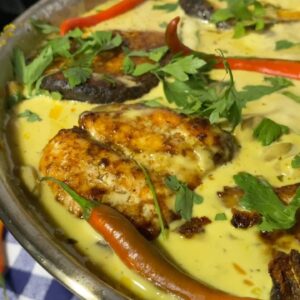 سلمون مشوي بالكريمة والفطر