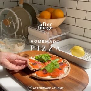 Smoke salmon and cream cheese pizza