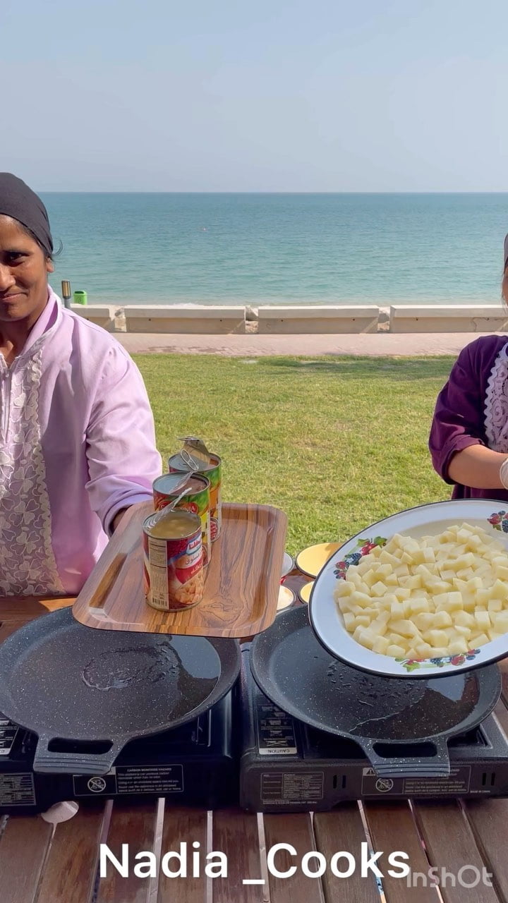 طبختنا اليوم فول مع بطاط
اهم شي ان الفول بطريقتي. والسوي الشي اللي يحبونه عيالي