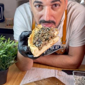 عيش باللحم