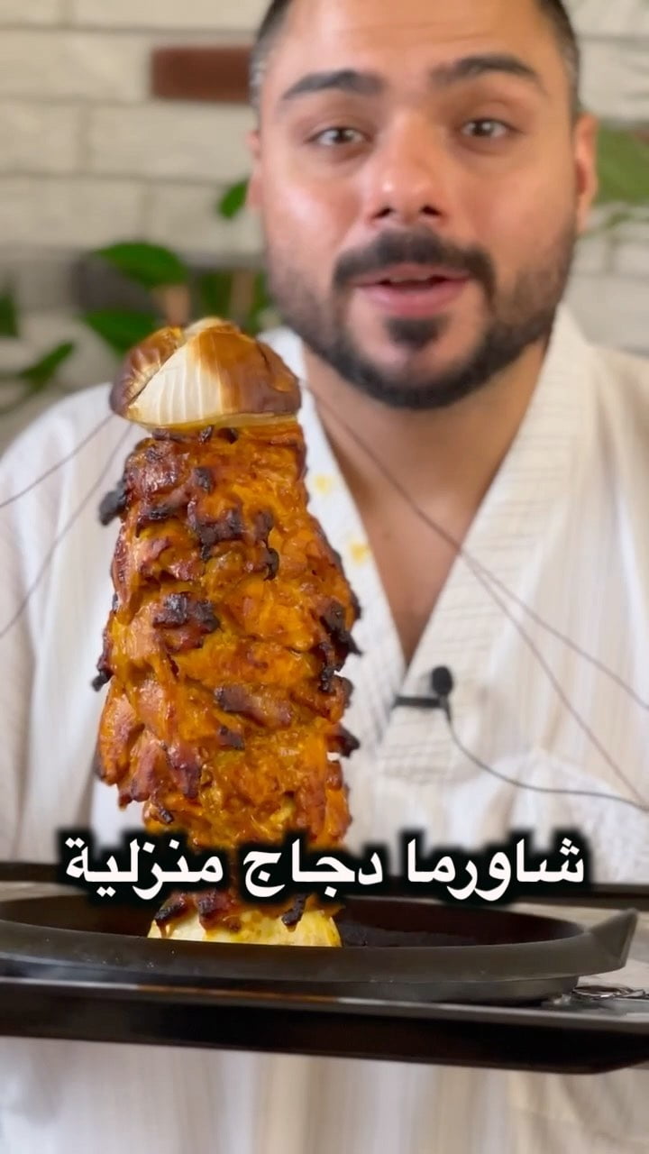 تحبون شوارما الدجاج اكثر او اللحم ؟ واي كارتون في الخلفية ؟  معجون الطماطم والشط