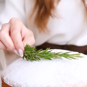 كيكة البرتقال بزيت الزيتون و اكليل الجبل