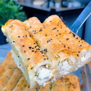 بوريك لحم وجبنة