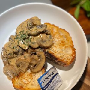 فطر بالكريمة مع الساوردو