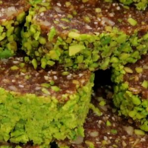 حلى التمر بالمكسرات
