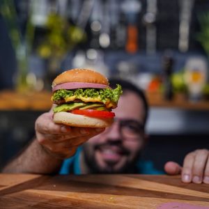 برغر مرتديلا مع جبنة