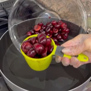 كيكة الكرز اللذيذة