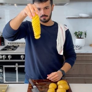 سالمون و بطاط و افوكادو