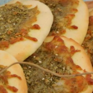 مناقيش بالزعتر والجبن