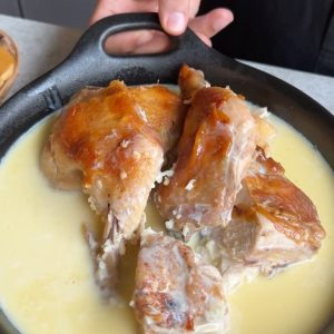 دجاج بصوص الثوم والحليب