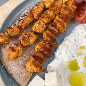صدور دجاج مشوية ولبنة