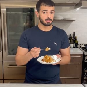 كيكة التفاح بالكشمش