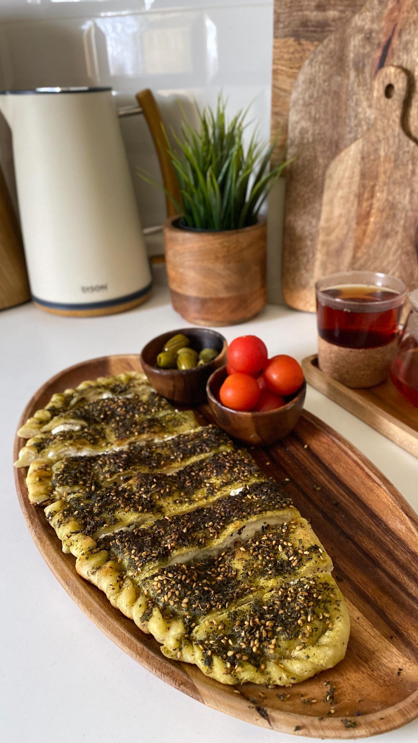 وصفتنا اليوم فطيرة اللبنة بالزعتر
٠
٠
(اعلان)
٠
٠
استخدمت في الوصفة خبازة اديسو