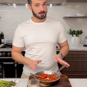 طماط مع الثوم المكرمل والريحان
