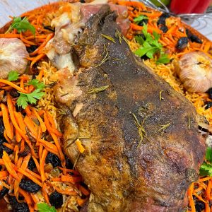فخذ مشوي مع رز بخاري