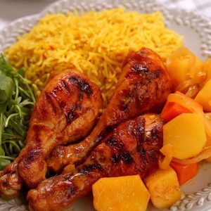 صينية دجاج بالبطاطس والثوم والليمون