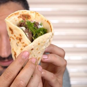 ساندوتش الكباب اليوناني