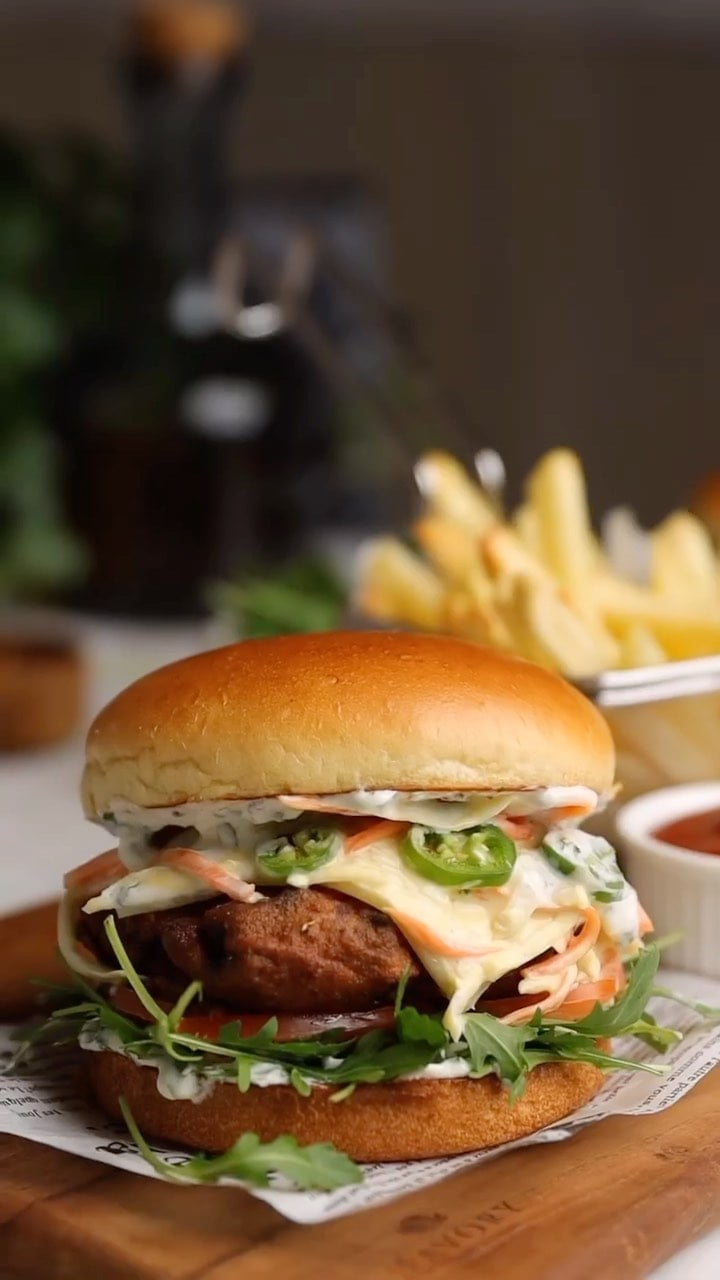 Crispy Chicken Burger
الذ برجر دجاج مقرمش ممكن تحضرونه بالبيت و ينافس المطاعم
