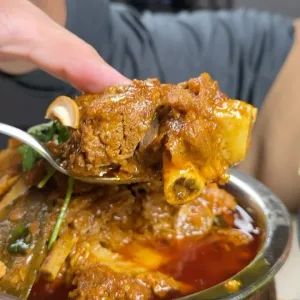 لحم كورما بالخلطة الباكستانية