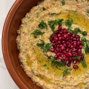 متبل الباذنجان بالفليفله الحمراء