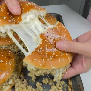 سلايدر برجر لحم بالجبنة