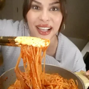 معكرونة سباغيتي بصوص الطماطم السريع