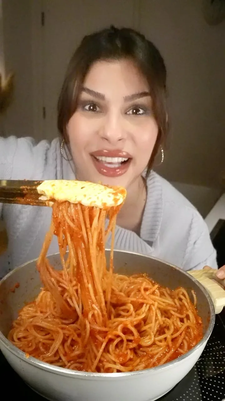 معكرونة سباغيتي بصوص الطماطم السريع