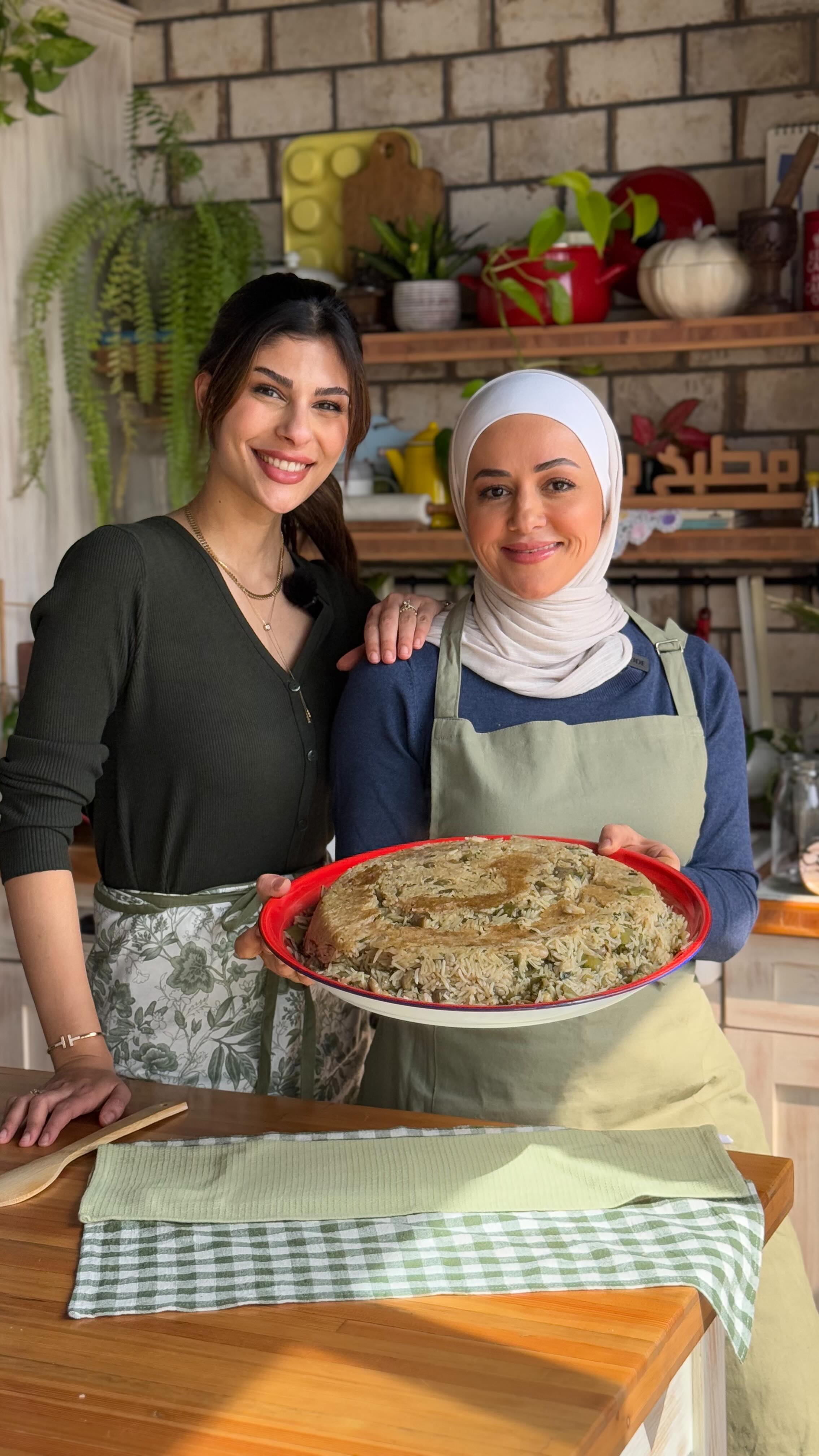 مقلوبة فول نباتية (ربيعية الفول) 3 مقلوبة فول نباتية بالكزبرة والأرز الأخضر