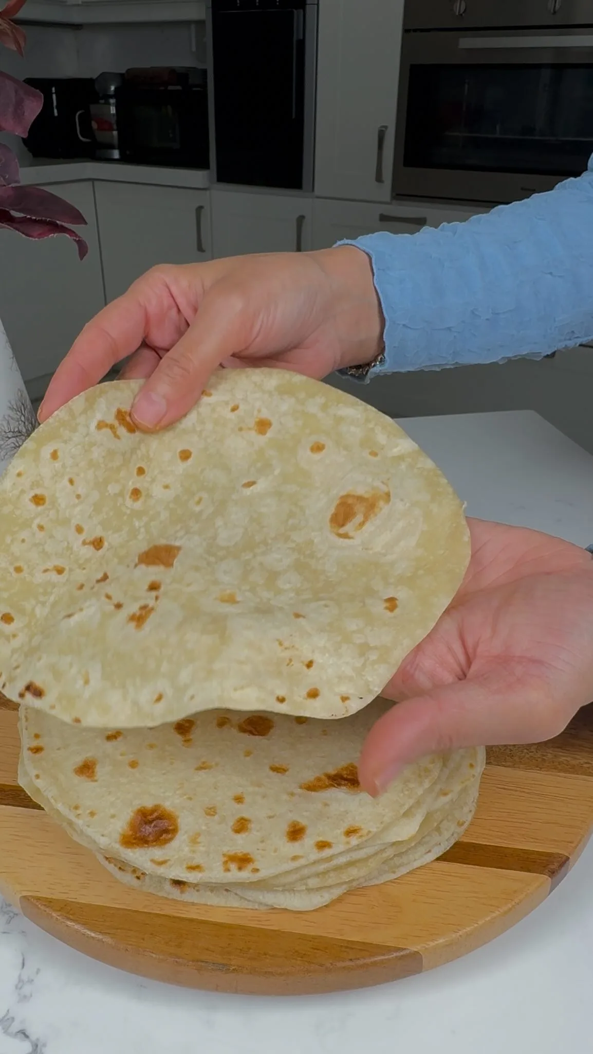 خبز التورتيلا المنزلي السهل والسريع