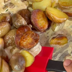 بطاطا بصلصة المشروم الكريمية