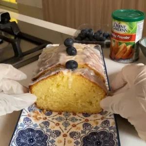 باوند كيك بالليمون مع صوص الجليز