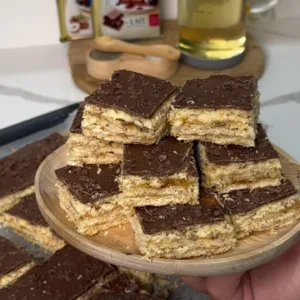 حلوة الطبقات بالمربى