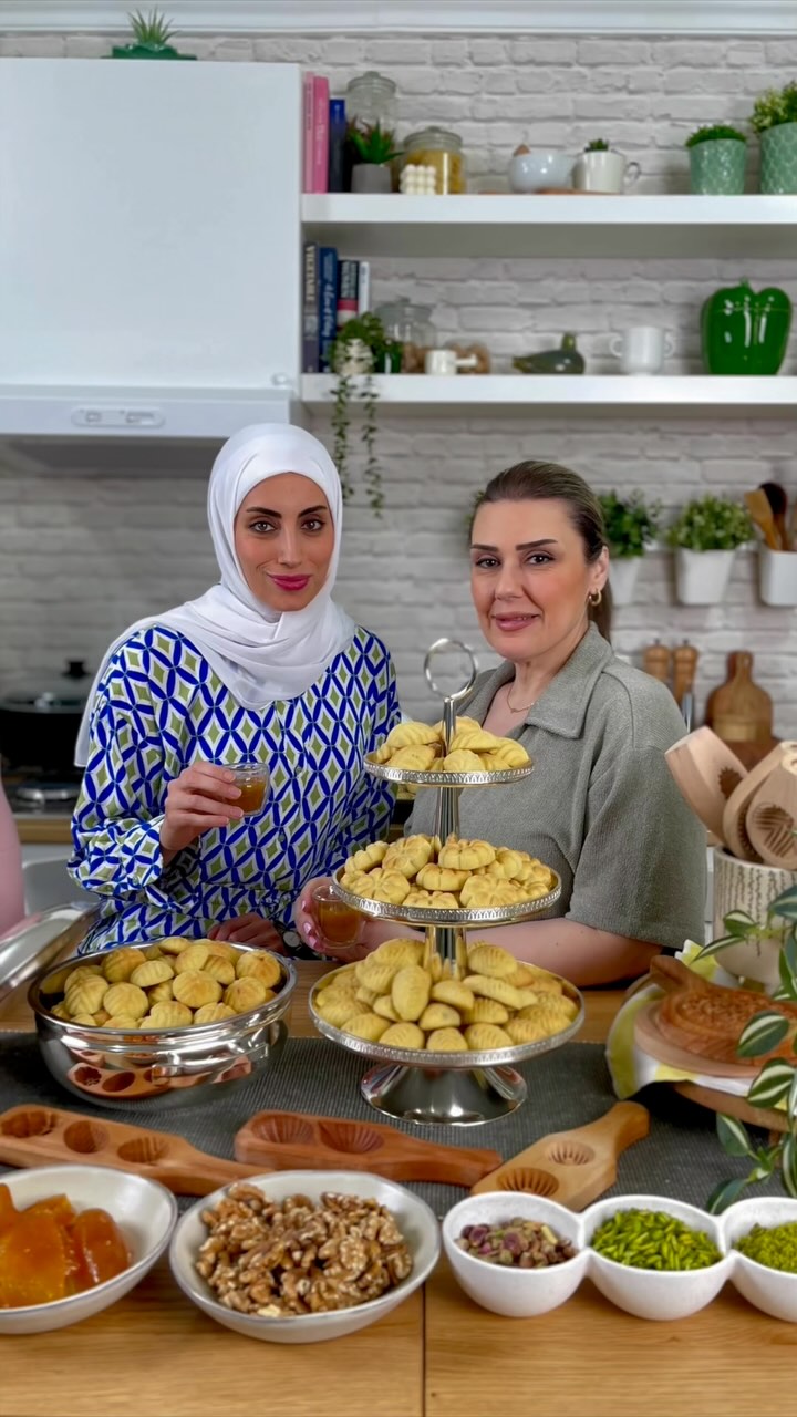 معمول العيد بالسميد بحشوات التمر والفستق والجوز