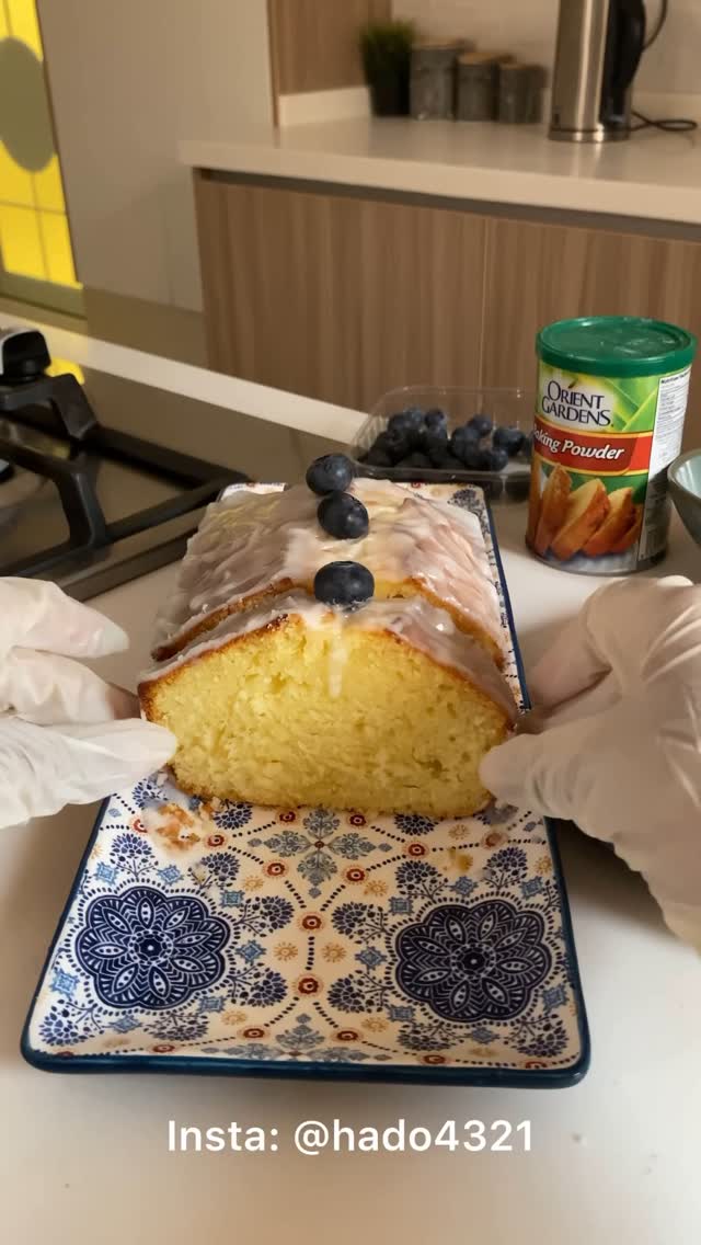 باوند كيك بالليمون مع صوص الجليز
