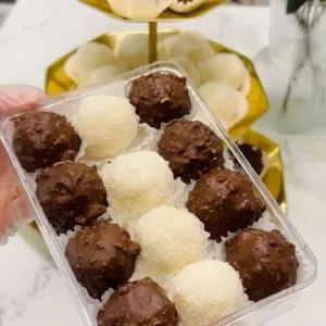 كورات البسكويت وجوز الهند