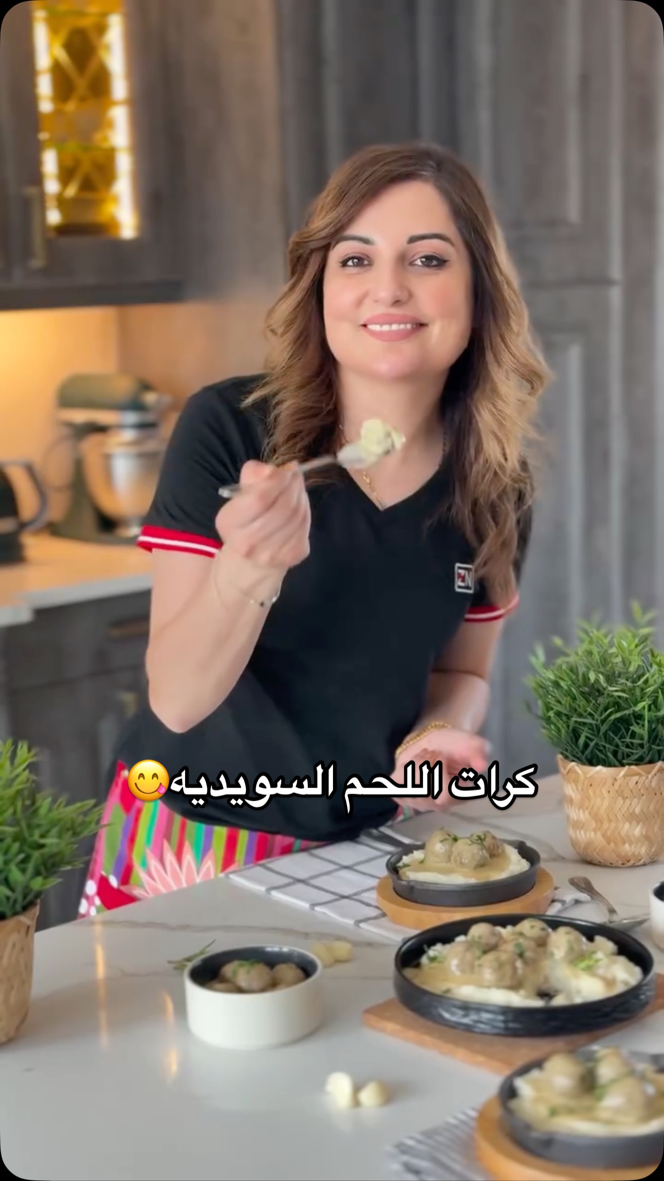 كرات اللحم السويدية مع البطاطس المهروسة 3 كرات اللحم السويدية مع البطاطس المهروسة