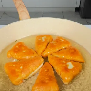 المعجنات المقلية