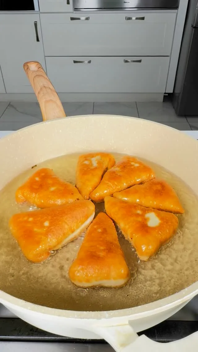 المعجنات المقلية