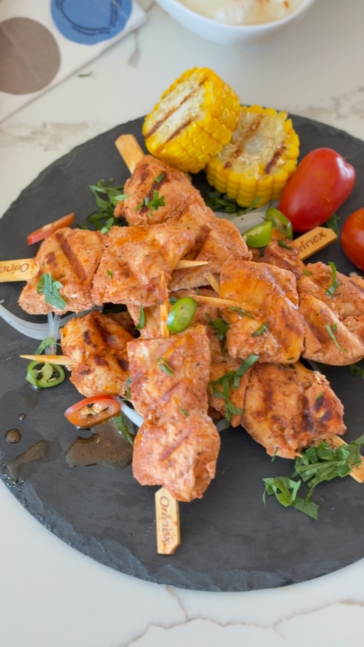 شيش طاووق مع برغل البندورة