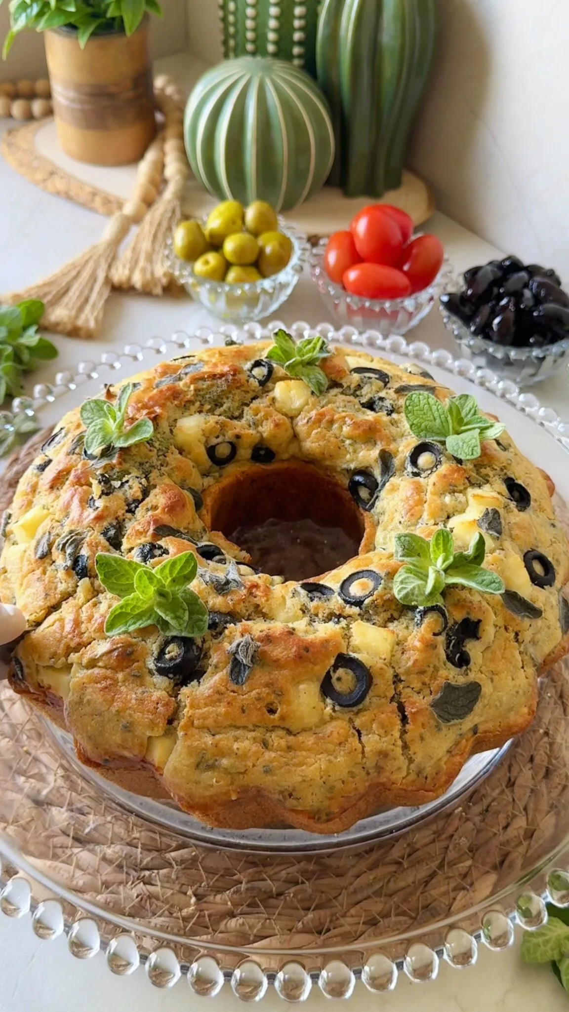 كيكة الزعتر والزيتون الملحية