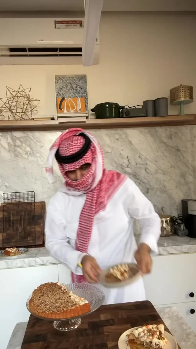 كيكة الجزر بالكراميل والكريمة 3 كيكة جزر
.
.
مقادير الكيكة:
كوب دقيق - بيضتين - نص كوب سكر ابيض - ربع كوب