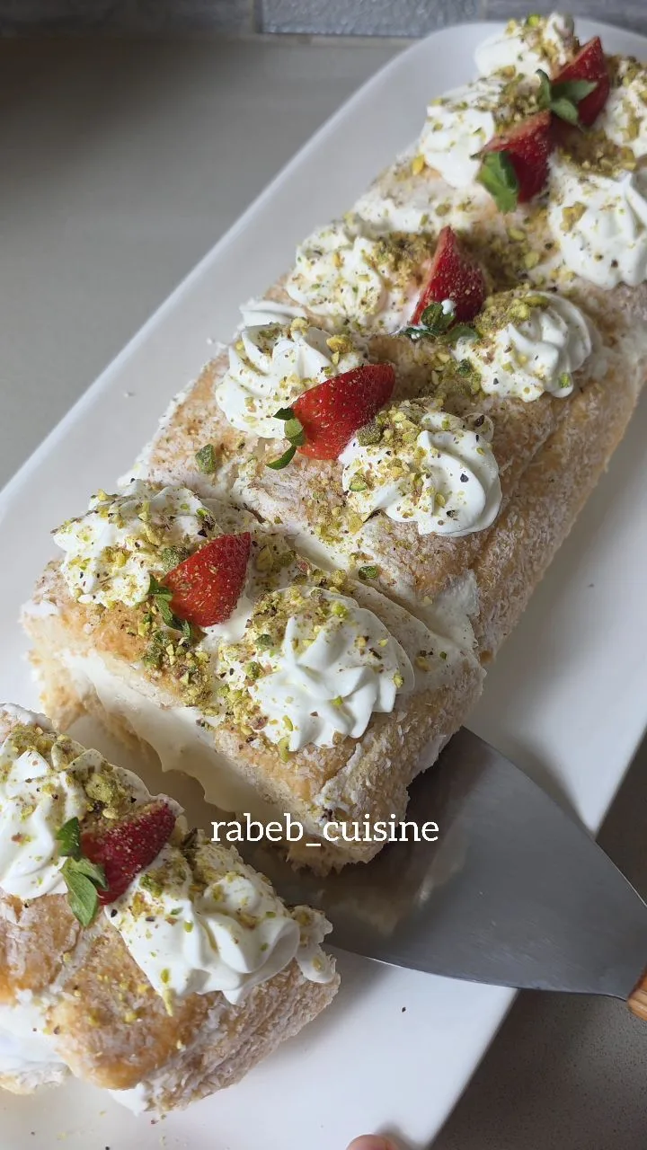 رول تيراميسو بالفراولة