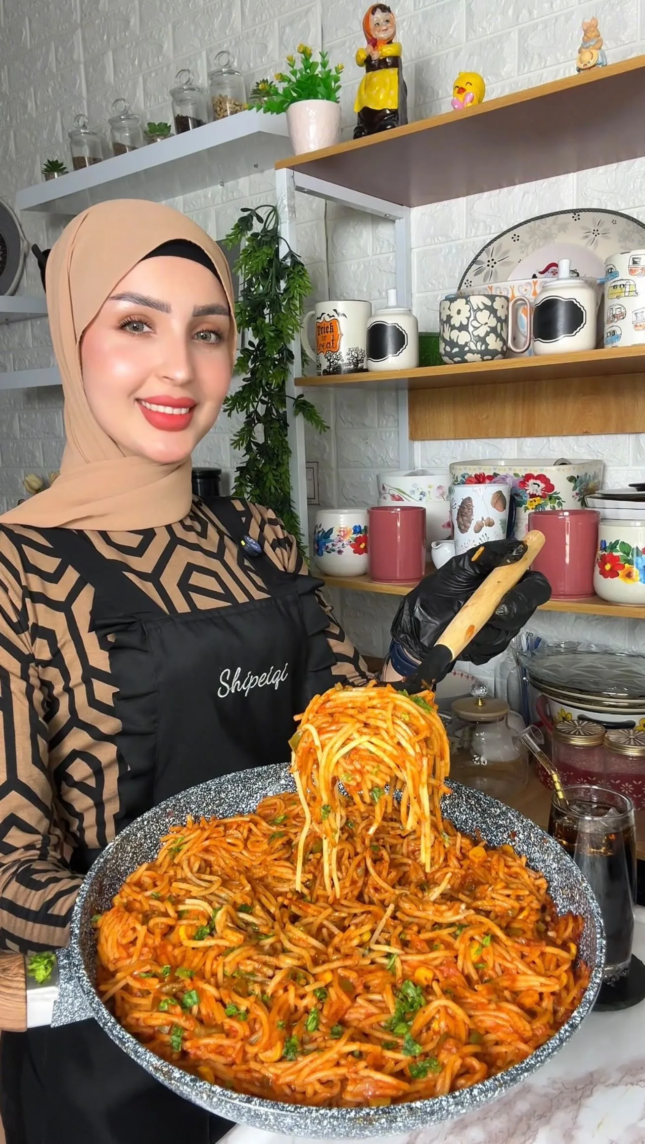 سباغيتي بالصلصة الحمراء بدون لحم أو دجاج