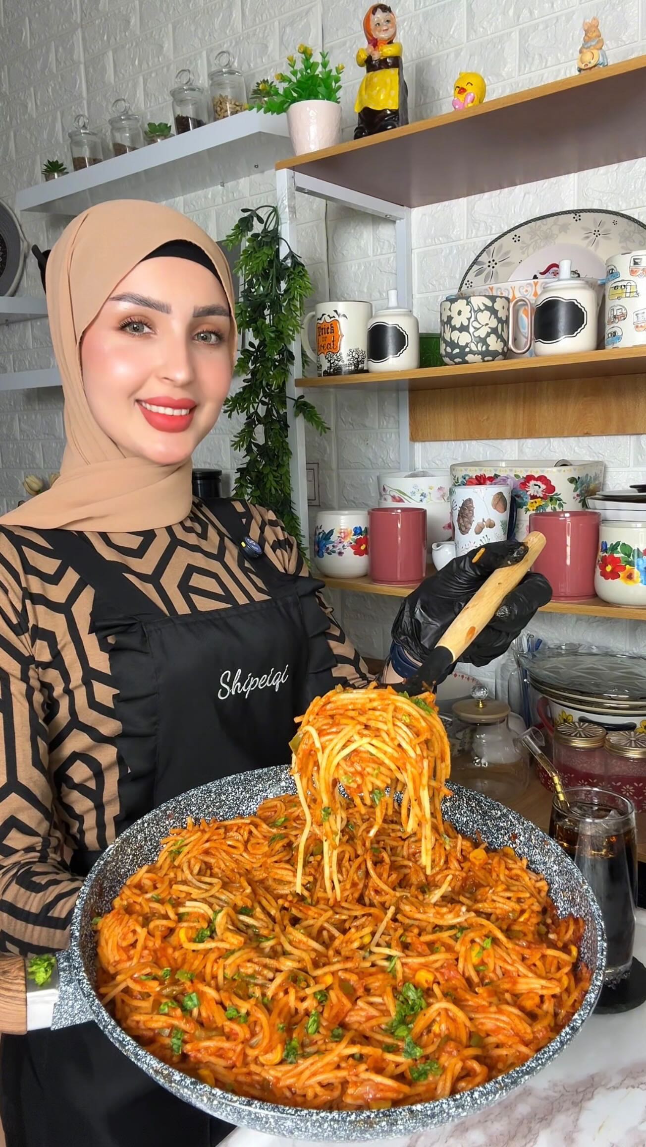 سباغيتي بالصلصة الحمراء بدون لحم أو دجاج