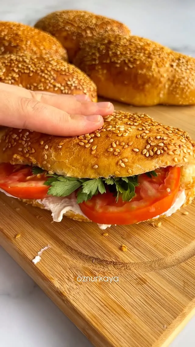 سيميت بوغاتشا بالجبنة الطرية