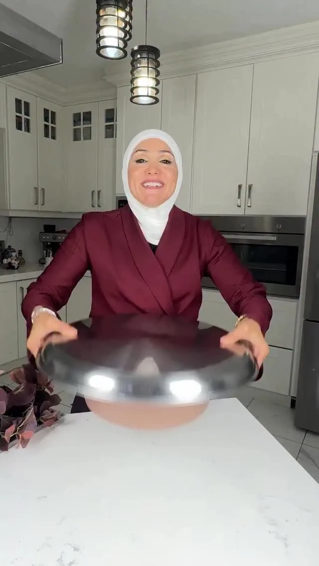 بخاري أوزبكي باللحم والخضار في قدر واحد