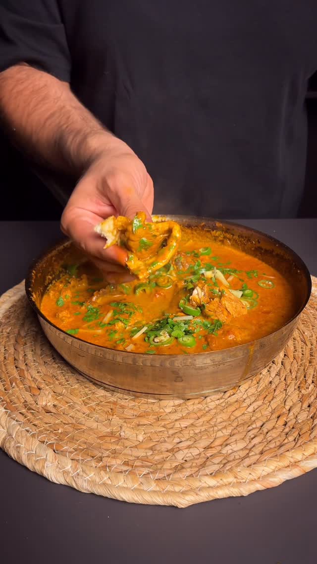 كاري دجاج كريمي غني بالتوابل